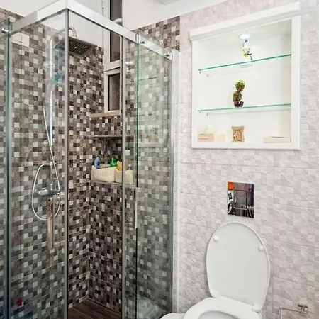 Place To In Tirana, Blloku, Pallat Agimi * Tirana