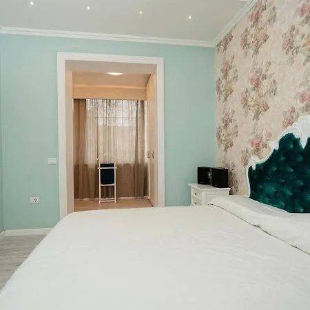 Place To In Tirana, Blloku, Pallat Agimi *