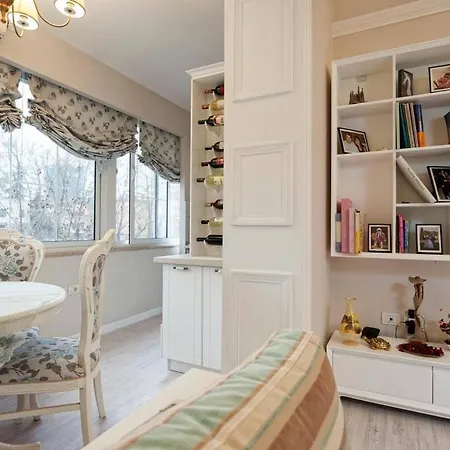 Place To In Tirana, Blloku, Pallat Agimi Tirana